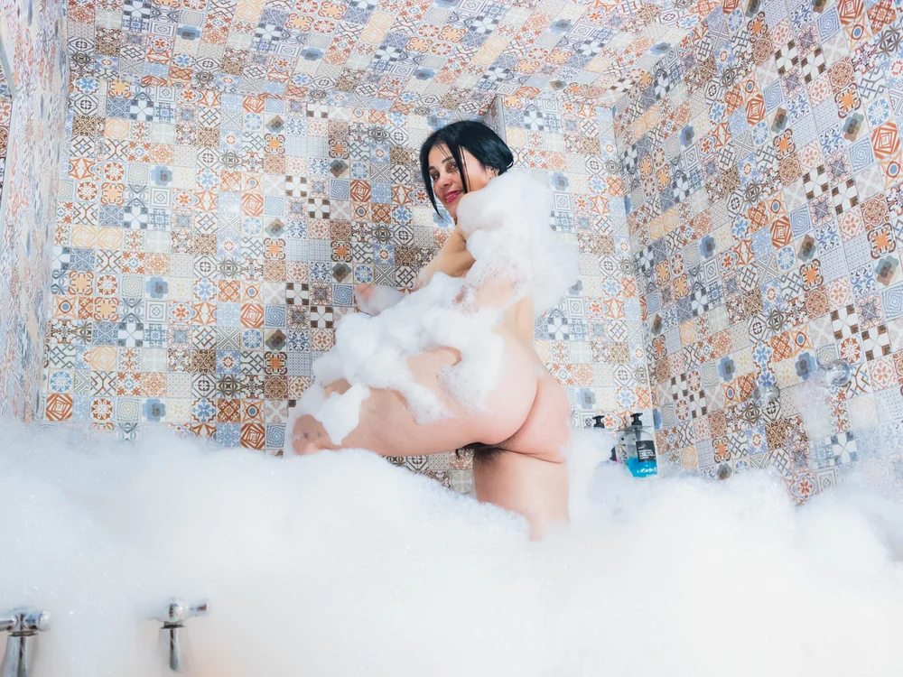 Preview photo of webcam model girasol_walton on Stripchat