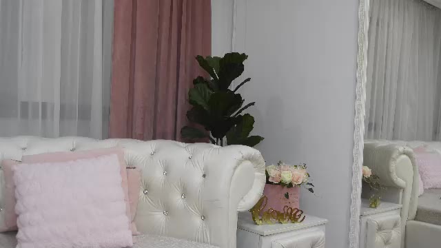 ninacrystal (Chaturbate): nuotraukos, profilis