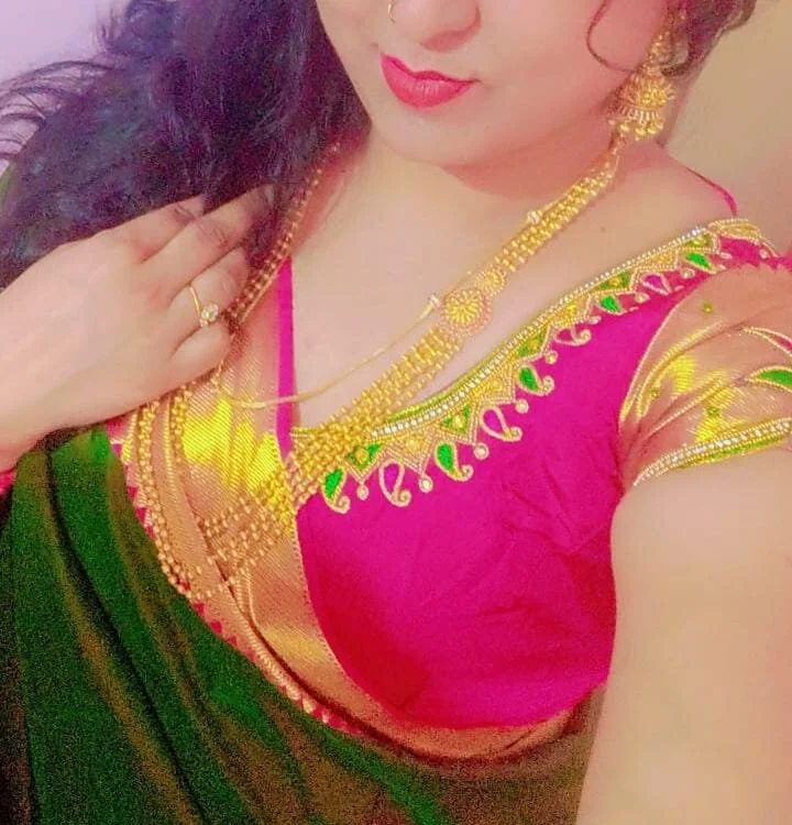 Urmila_kannada_telugu – уебкам модел в Stripchat: снимки