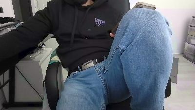 Preview photo of webcam model ribeiro33240 on Cam4
