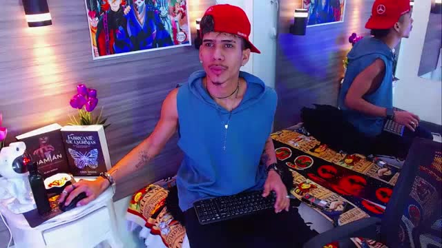 Preview photo of webcam model skinnycutealyer on XloveCam
