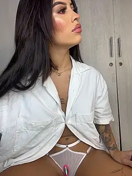 MystiqueXXX, μοντέλο webcam στο Stripchat