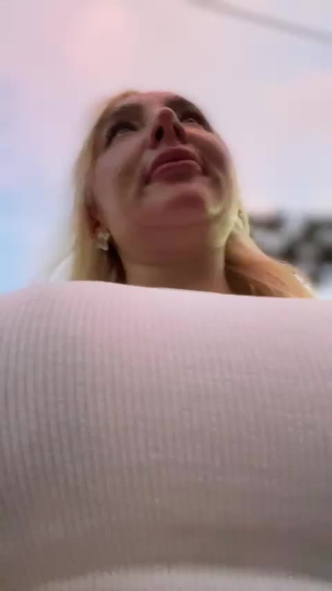 annaaurikas — LiveJasmin 直播模特：照片与资料