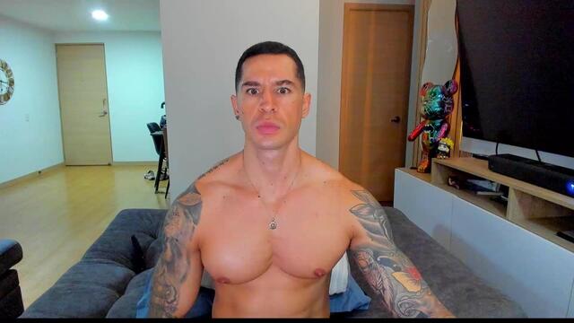 uxio-x – Flirt4Free webkamerás modell
