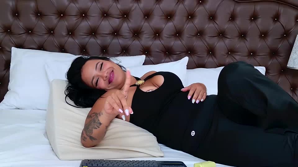 alanaluxe, modelo webcam de XloveCam: fotos