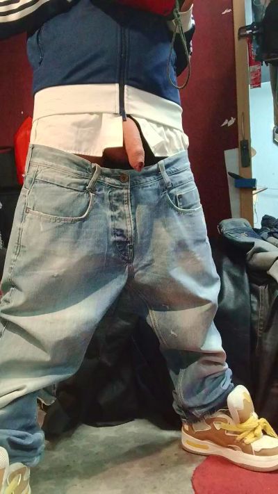 Preview photo of webcam model fetishjeans on Cam4