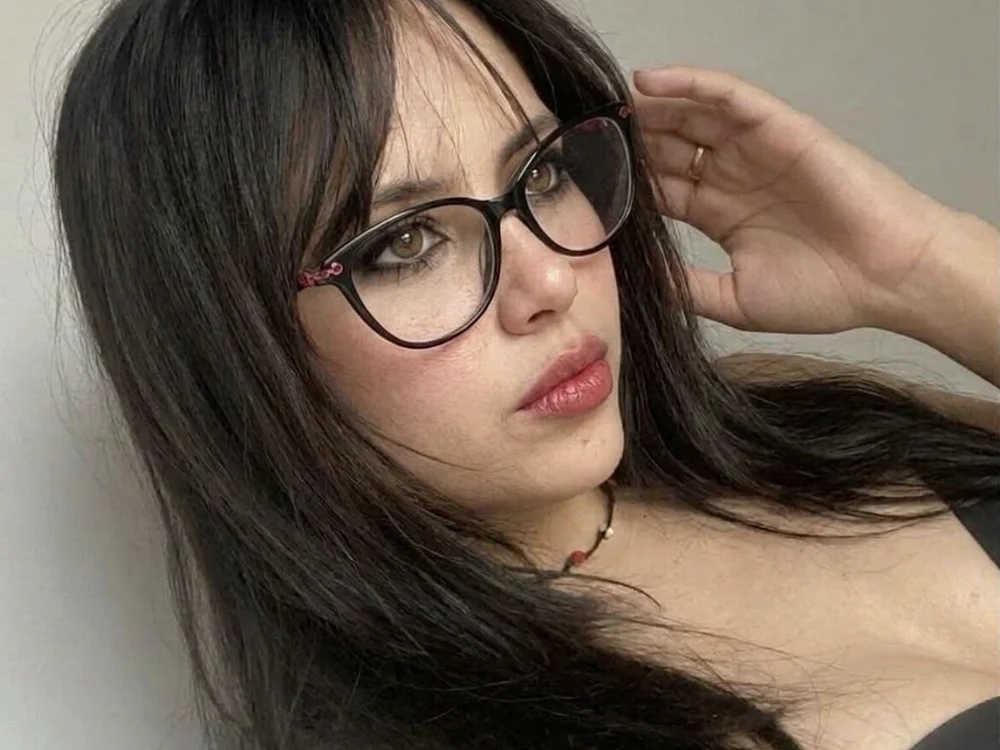 CarolinaRaven (Stripchat): nuotraukos, profilis