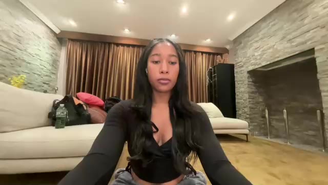 Preview photo of webcam model gyalxoxo on Chaturbate
