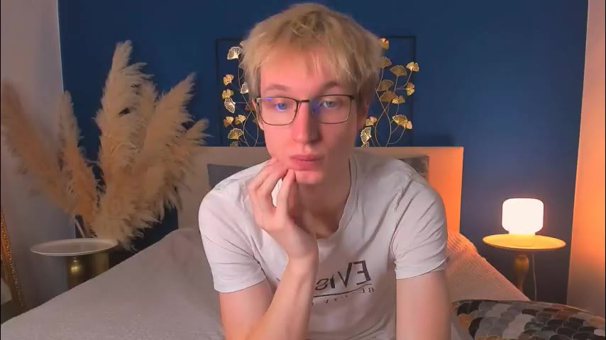 adrianluks, model webcam de LiveJasmin: fotos