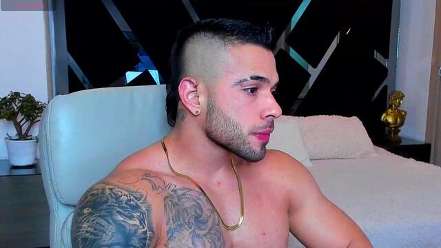 ray-torres ב-Flirt4Free: תמונות ופרופיל