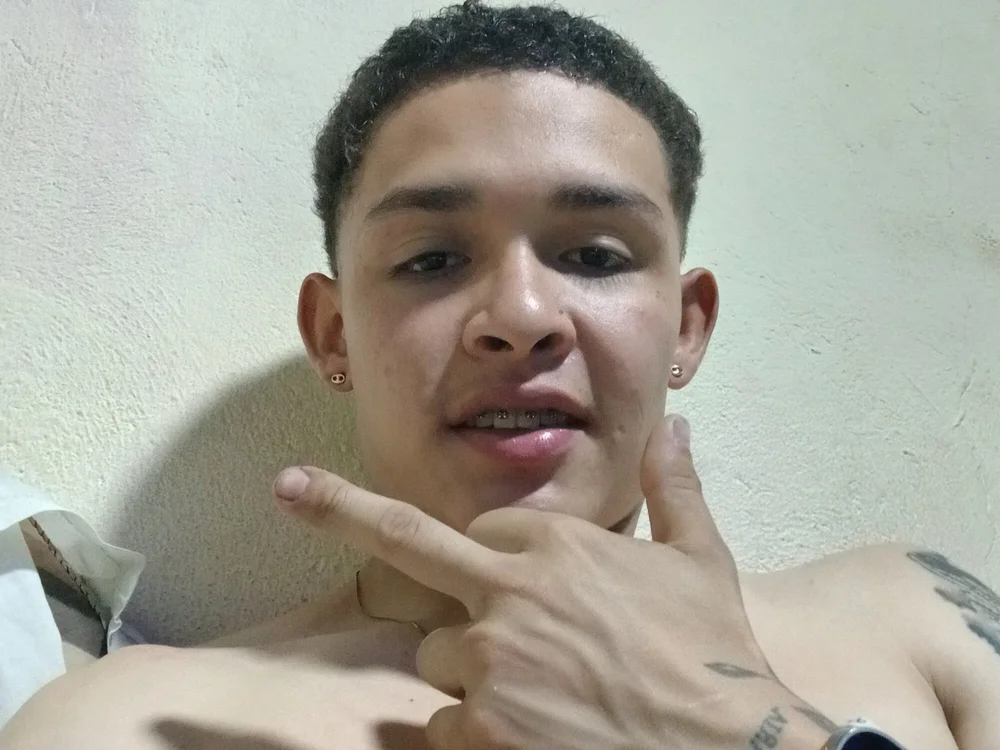 juablo2u: عارضة كاميرا ويب على Stripchat