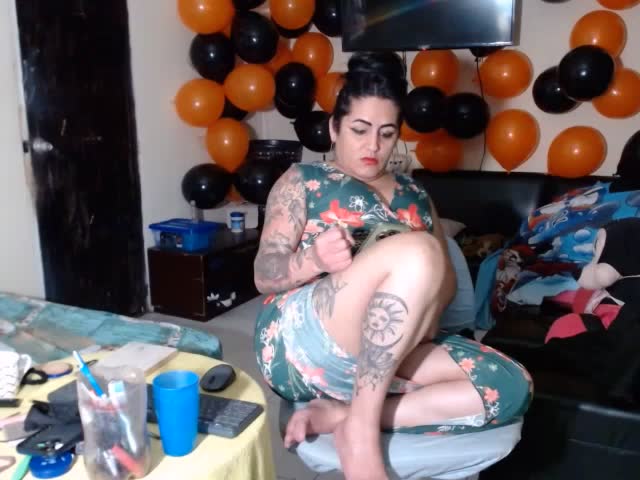sexylatinatrans — XloveCam 直播模特：照片与资料