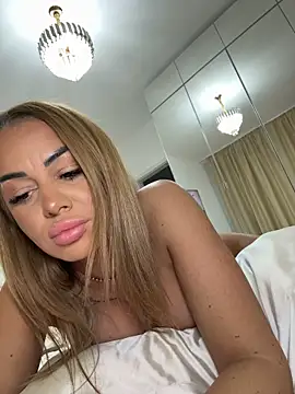KirstieVegas, model webcam pe Stripchat: poze