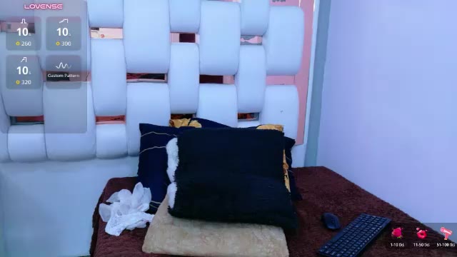 Preview photo of webcam model isabellacisneros on Chaturbate