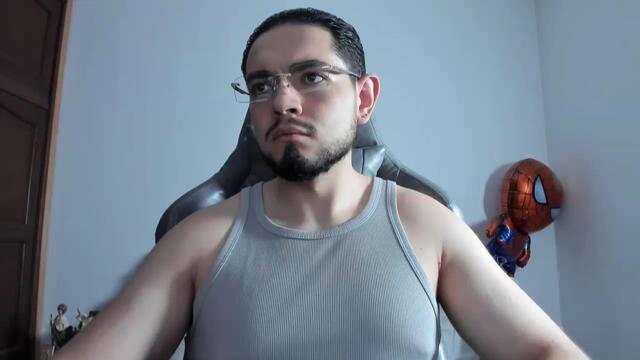 Preview photo of webcam model luigi-white on Flirt4Free
