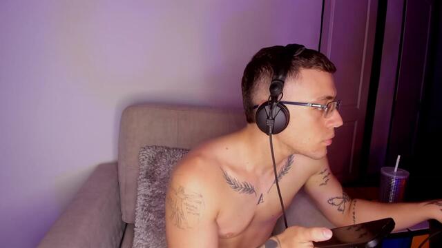 james-coltt – Flirt4Free webkamerás modell