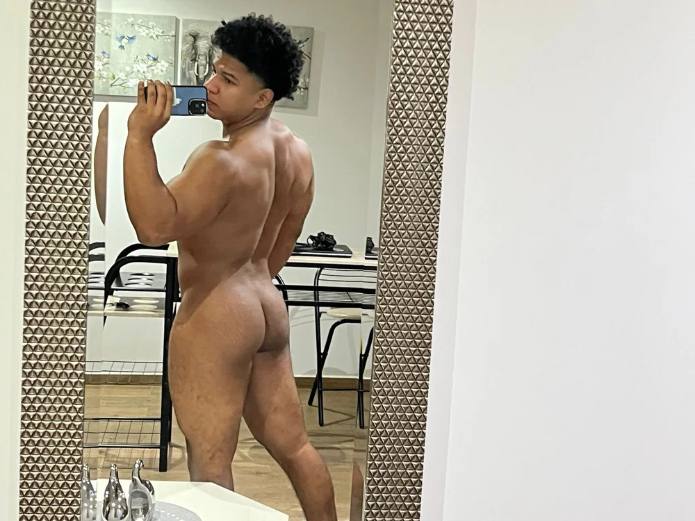 Nathan_Suave: عارضة كاميرا ويب على Stripchat