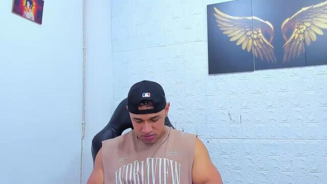 aaron-velour ב-Flirt4Free: תמונות ופרופיל