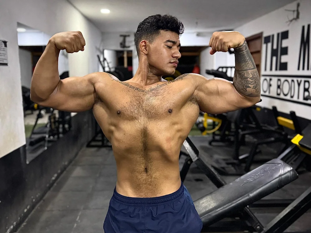 luigi_hot_ (Stripchat): fotod ja profiil
