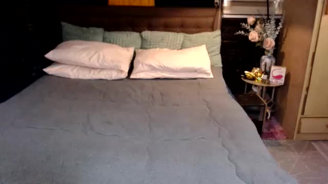 miss_angelic15 — Chaturbate 直播模特：照片与资料