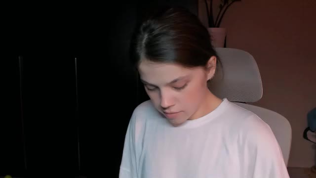 Preview photo of webcam model melissabrang on Chaturbate