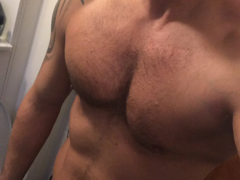 Tommyzzzzzz, μοντέλο webcam στο Stripchat