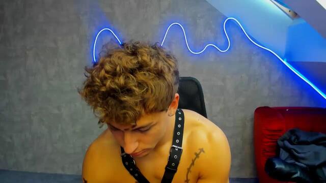 Preview photo of webcam model ben-lambert on Flirt4Free