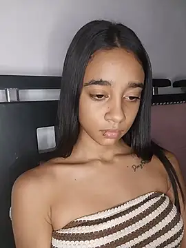 Zoe_Sweett18, webcam model na Stripchat: slike