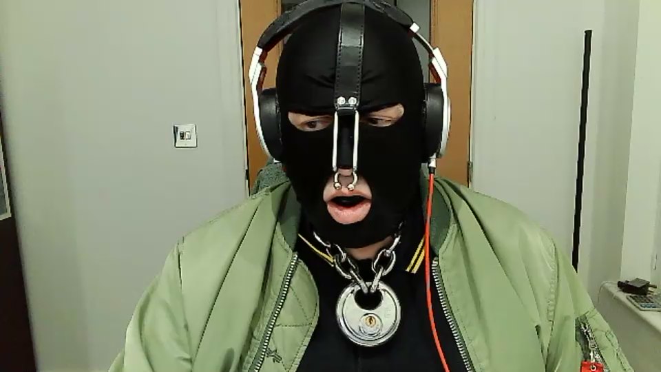 rbrboi ב-Cam4: תמונות ופרופיל
