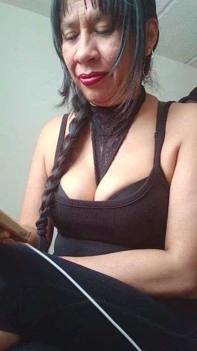 gio48hot – Cam4 webkamerás modell