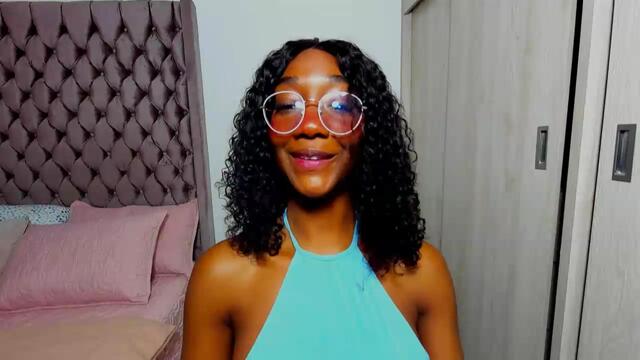 Фото вебкам-модели zoey-smily на Flirt4Free
