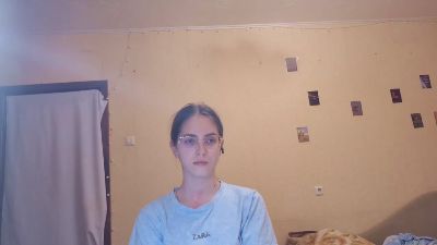 Preview photo of webcam model roxanakneisler on Cam4