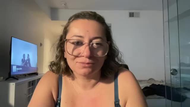 weluvlove4ever, modelo webcam do Chaturbate: fotos
