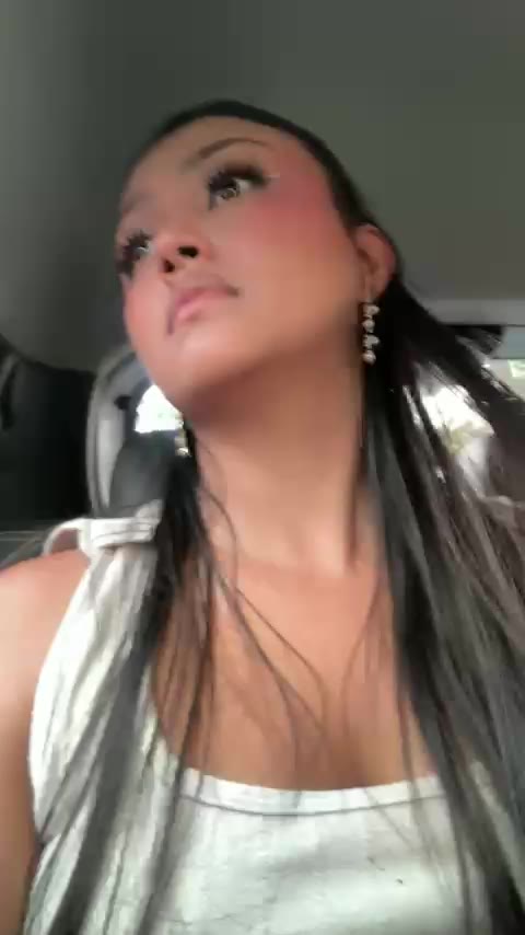 cristibriceno — LiveJasmin 直播模特:照片与资料