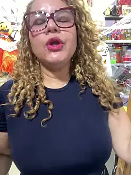 ROSALIASSHOP – уебкам модел в Stripchat: снимки