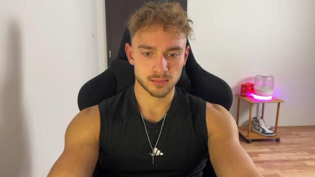 Preview photo of webcam model tyler-hartman on Flirt4Free