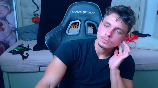 Preview photo of webcam model kristoffer-lean on Flirt4Free