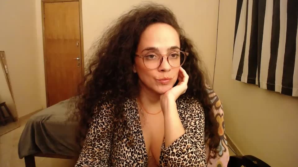 amyflores — XloveCamのライブ配信モデル：写真・プロフィール