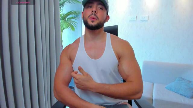 adrian-gomez — Flirt4Free वेबकैम मॉडल: फ़ोटो