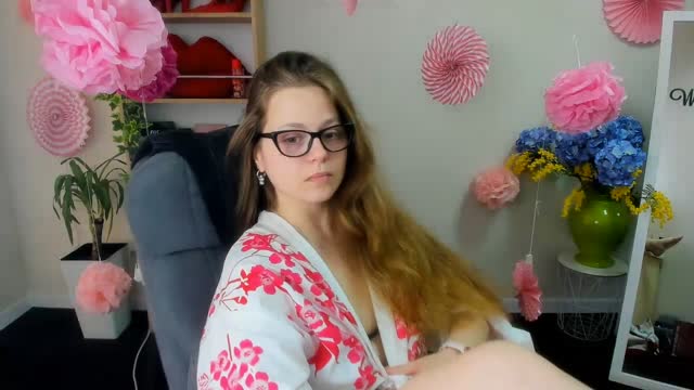 karkutie, webcam-malli (XloveCam): kuvat