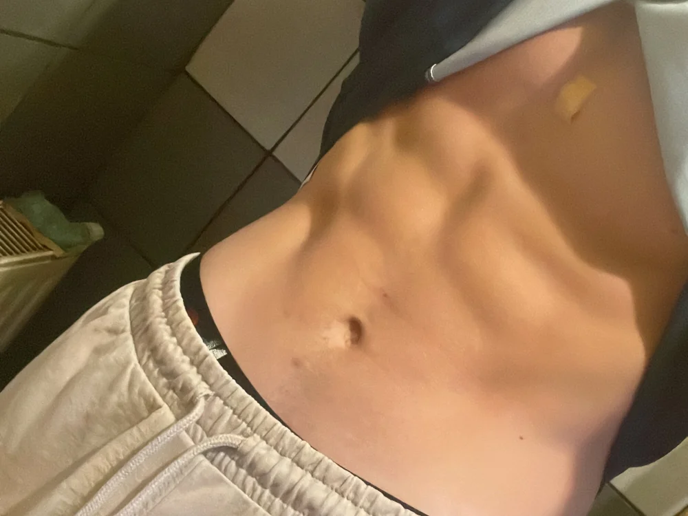 wewehhh, model webcam de Stripchat: fotos